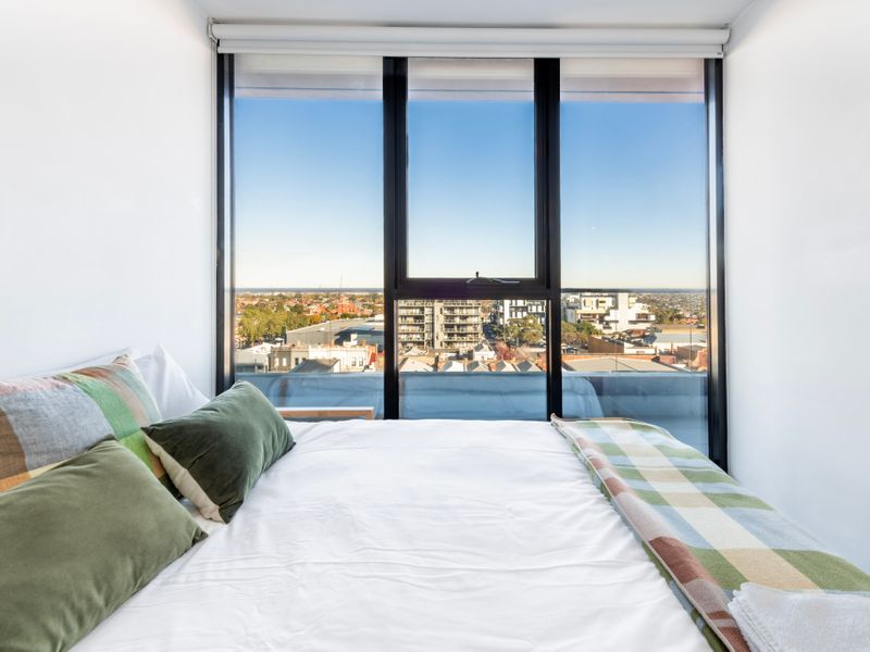Wellness & Style: 2BR Apartment with Pool, Hot Tub & Gym