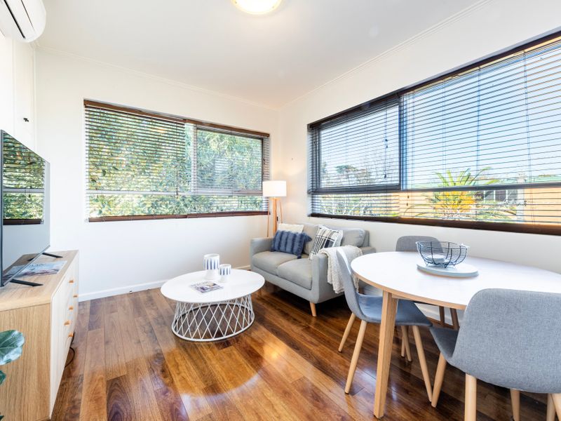 Bright Cosy Living/Dining