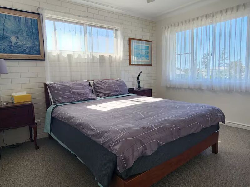 Master bedroom - queen sized bed
