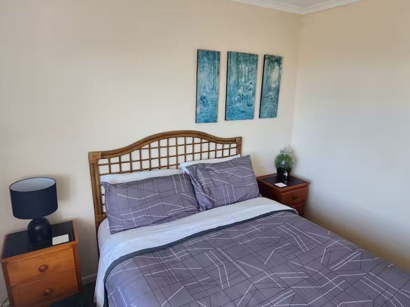 Second bedroom with roller blinds for a more comfortable sleep