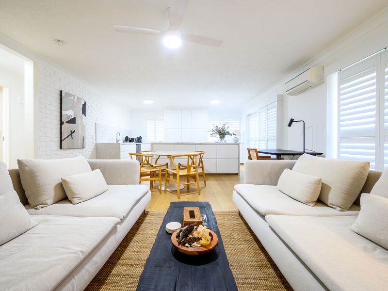 Coastal Calm on Brooke – Sleeps 4 Guests