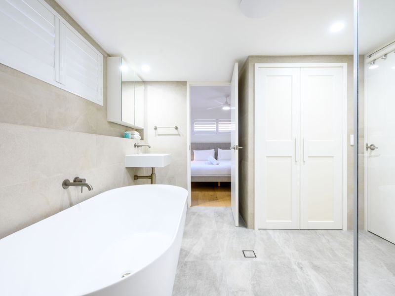 Coastal Calm on Brooke – Sleeps 4 Guests