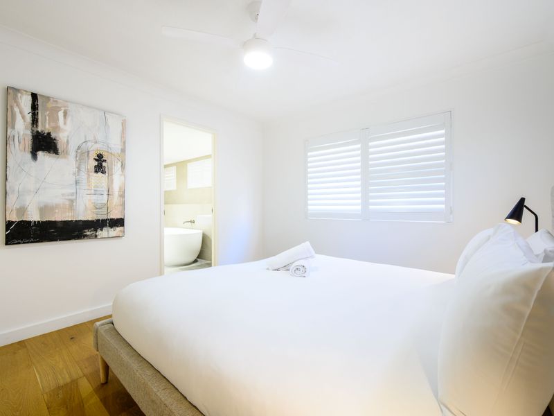 Coastal Calm on Brooke – Sleeps 4 Guests