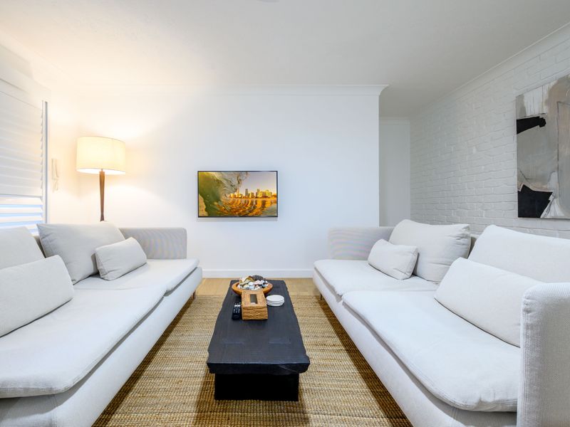 Coastal Calm on Brooke – Sleeps 4 Guests