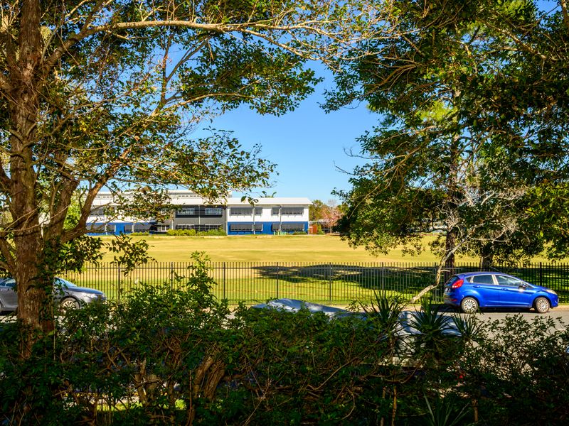 Coastal Calm on Brooke – Sleeps 4 Guests