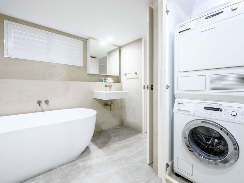 Coastal Calm on Brooke – Sleeps 4 Guests