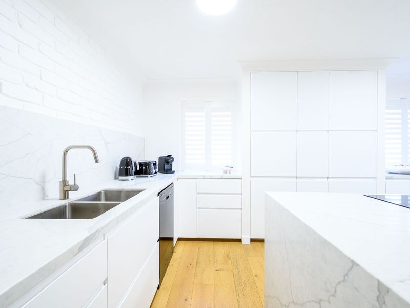 Coastal Calm on Brooke – Sleeps 4 Guests
