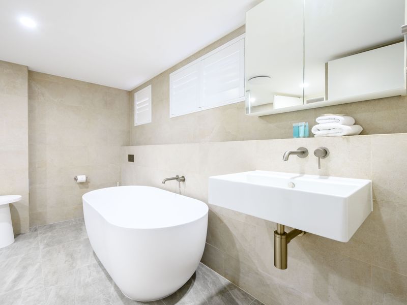 Coastal Calm on Brooke – Sleeps 4 Guests