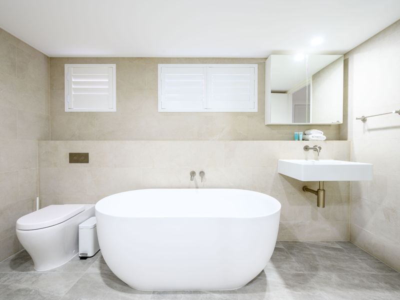 Coastal Calm on Brooke – Sleeps 4 Guests
