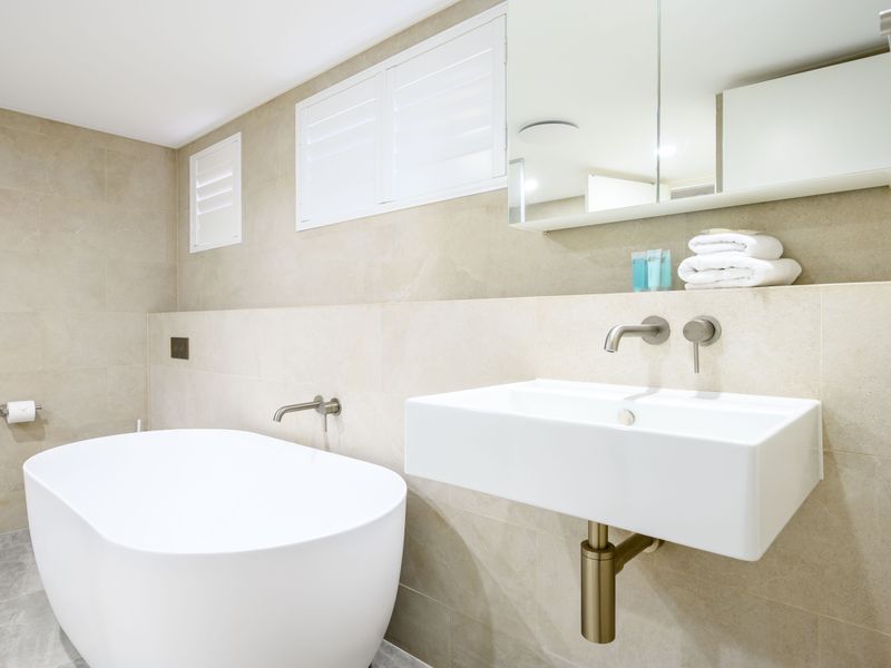 Coastal Calm on Brooke – Sleeps 4 Guests