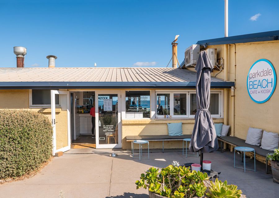 Parkdale kiosk overlooking the beach