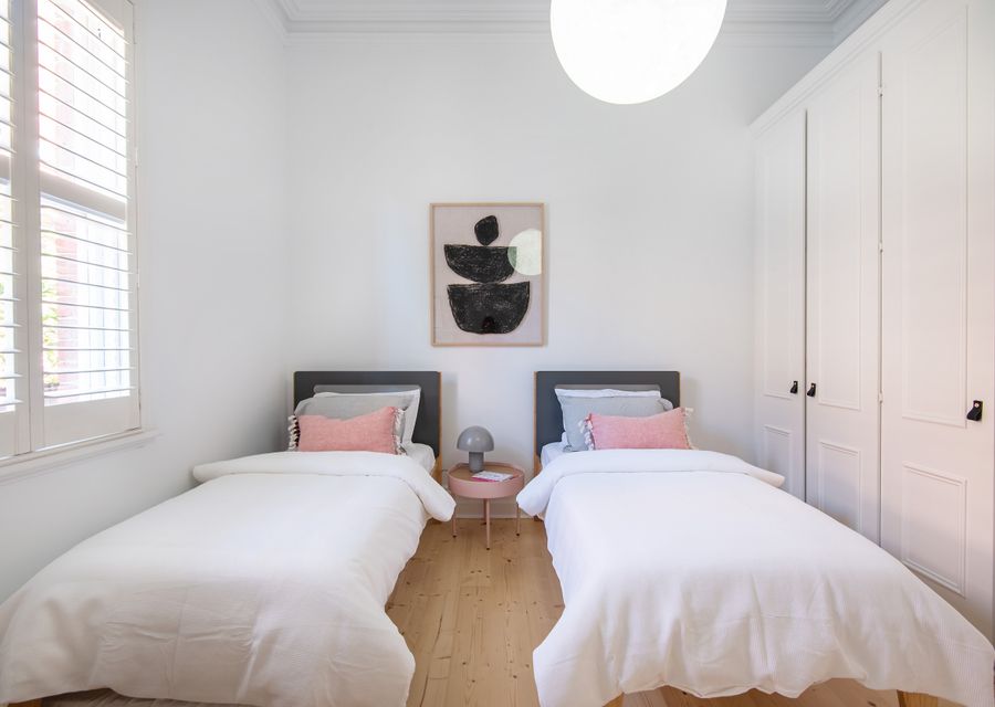 Bedroom 3, 2 single beds