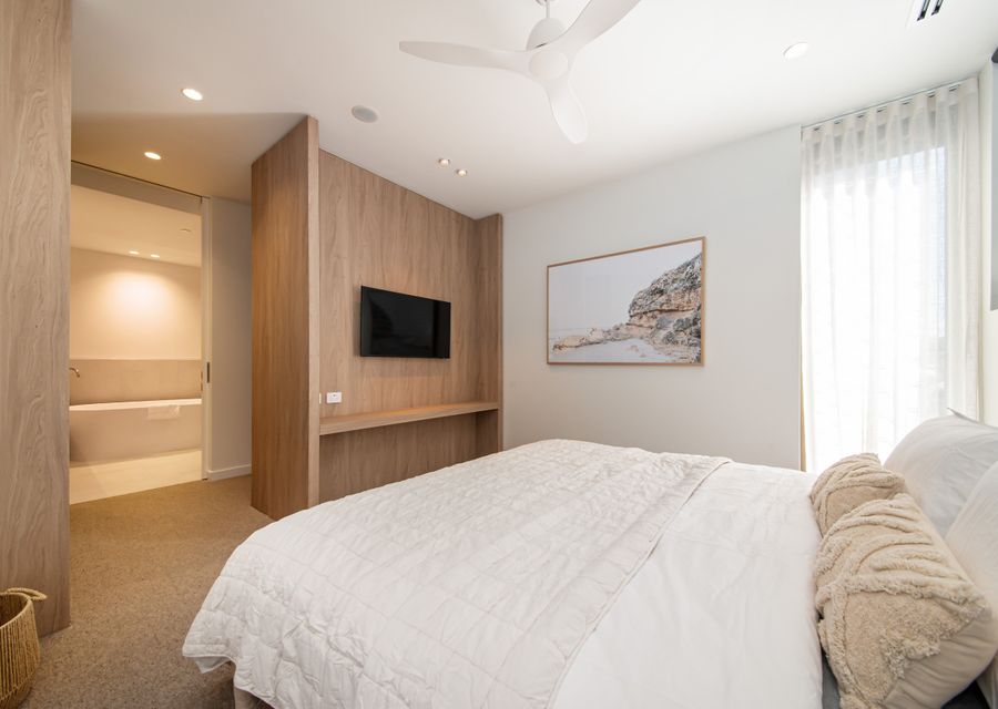 Master Bedroom with Ensuite and Smart TV