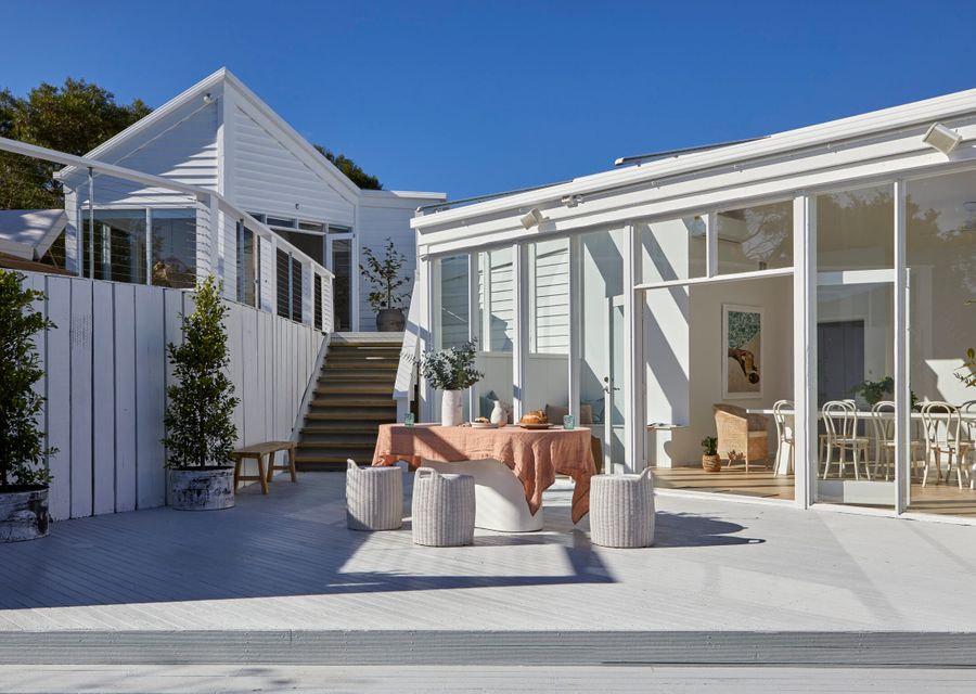 Outdoor dining in the internal courtyard 