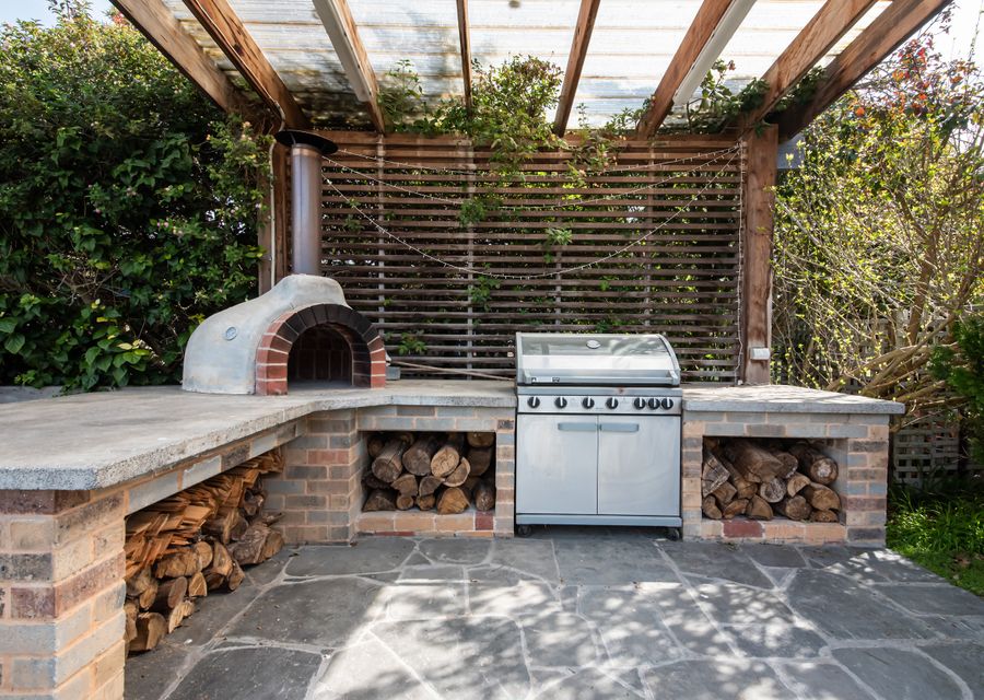 Pizza oven and bbq 