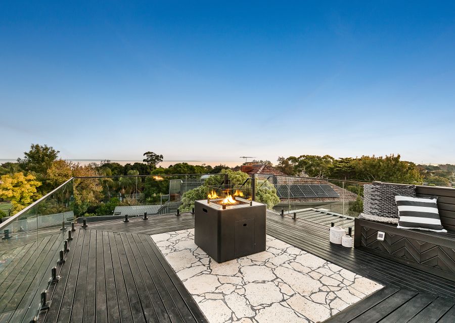 Roof top terrace with firepit 
