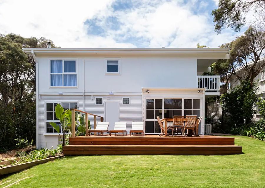 Back yard with dinign and sun loungers 