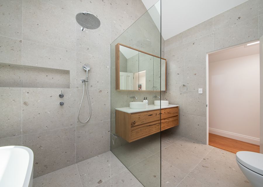 Fully renovated bathrooms 