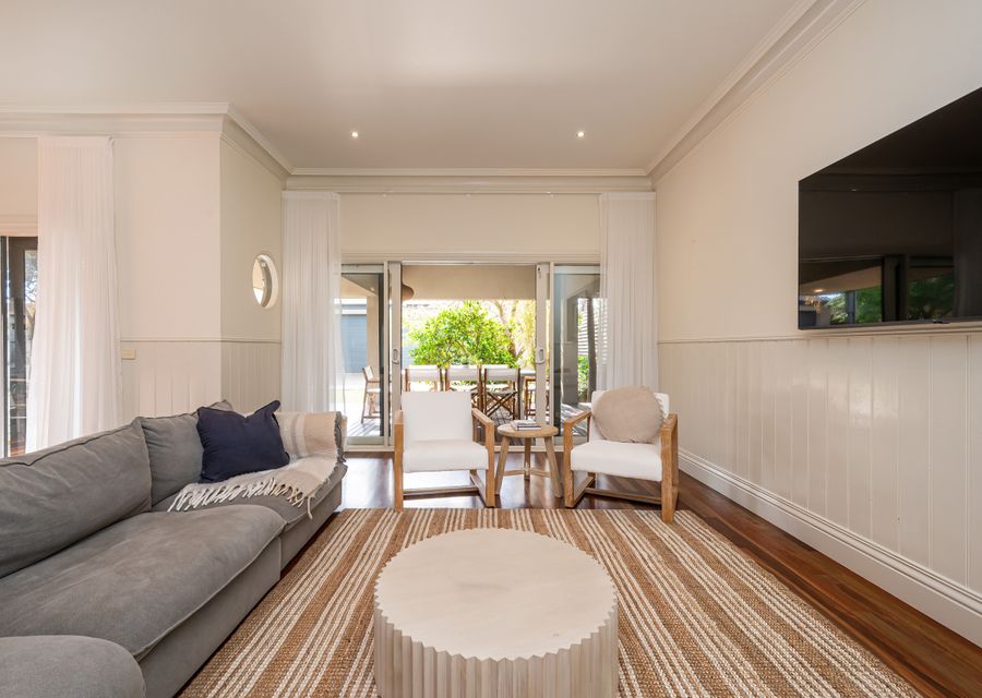 Kia Ora in Rye walk to the beach and shops within minutes