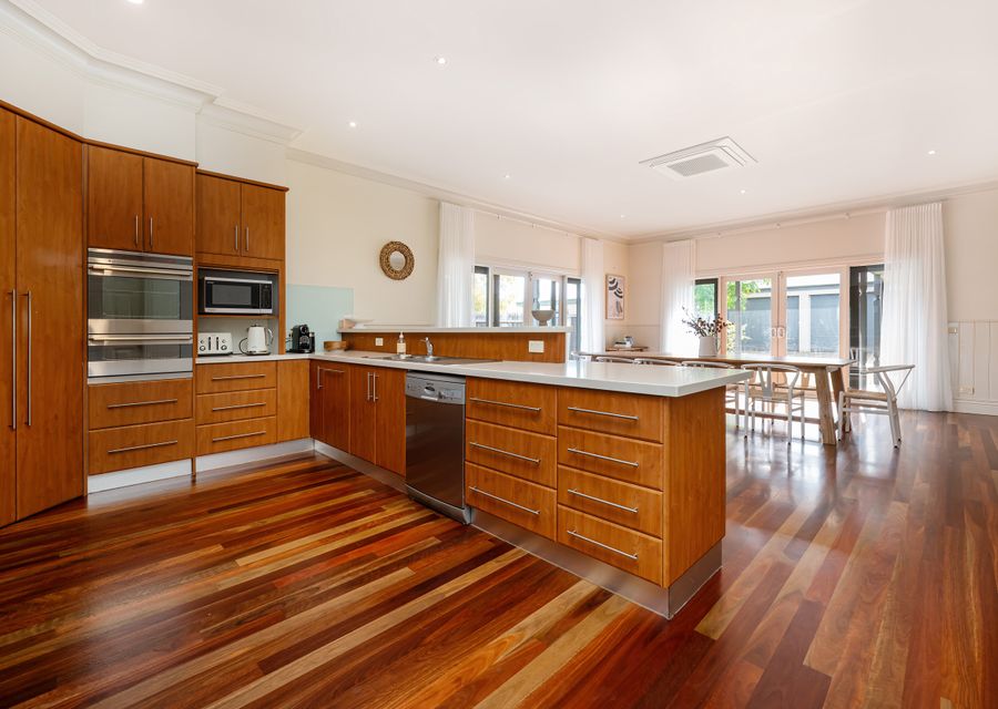 Kia Ora in Rye walk to the beach and shops within minutes