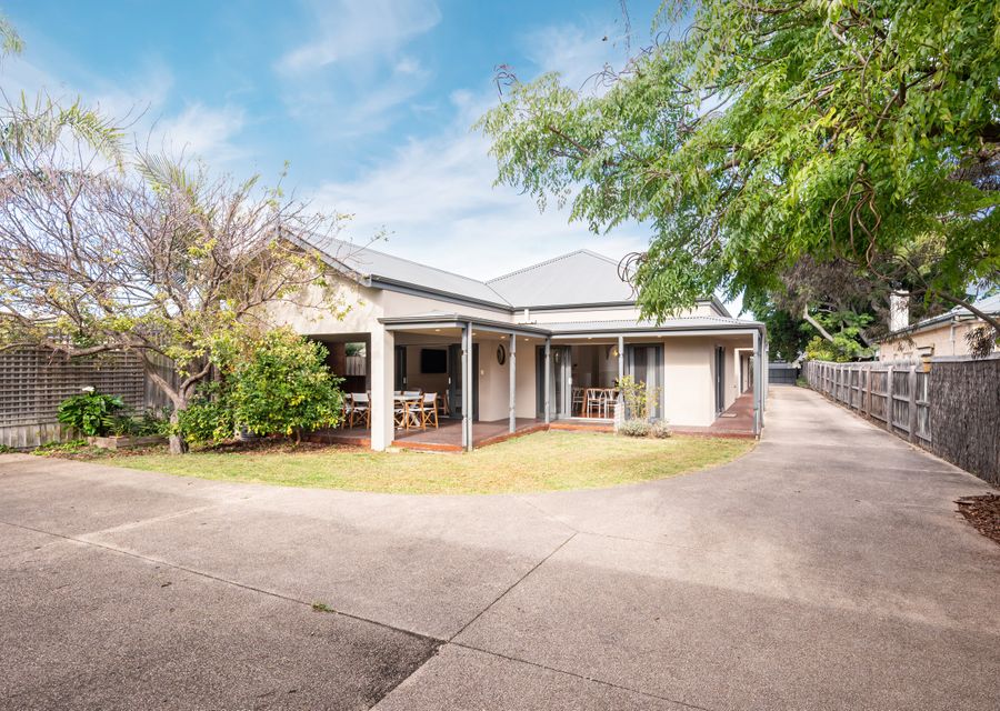 Kia Ora in Rye walk to the beach and shops within minutes