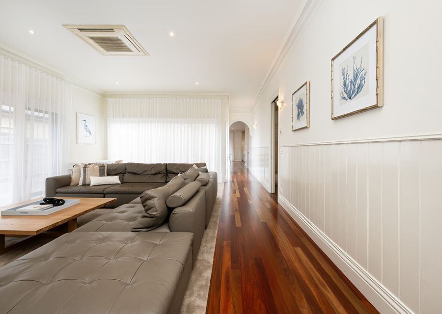 Kia Ora in Rye walk to the beach and shops within minutes