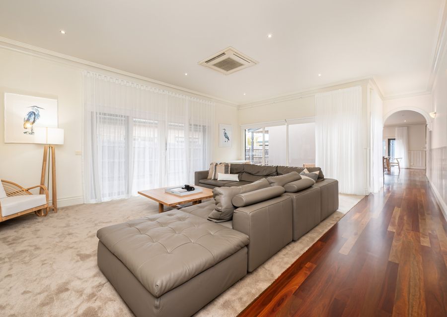 Kia Ora in Rye walk to the beach and shops within minutes