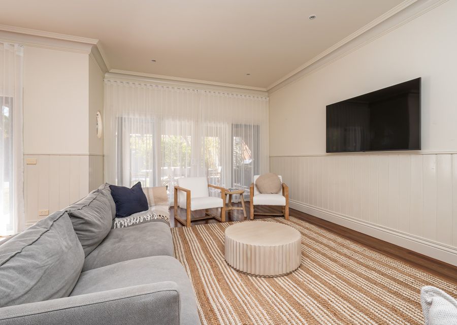 Kia Ora in Rye walk to the beach and shops within minutes