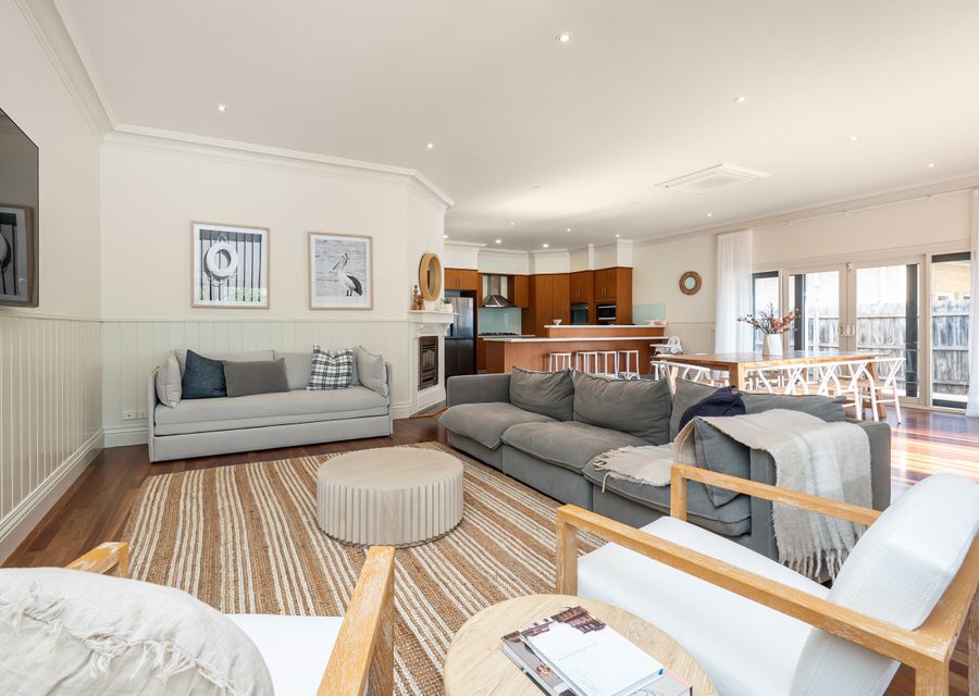 Kia Ora in Rye walk to the beach and shops within minutes