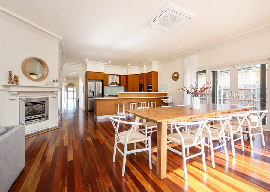 Kia Ora in Rye walk to the beach and shops within minutes