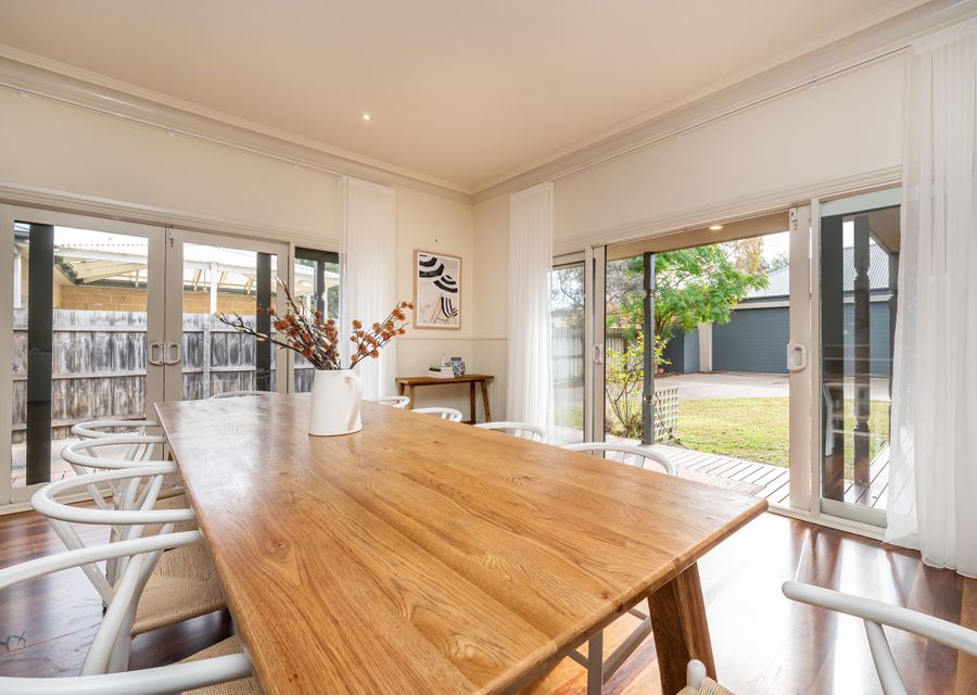 Kia Ora in Rye walk to the beach and shops within minutes