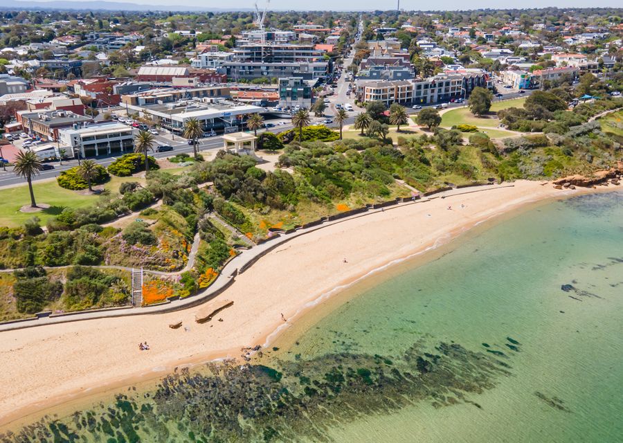 Aura Family Home by the Bay
