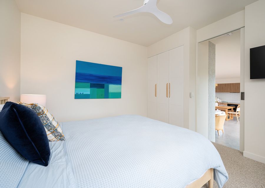 Queen bedroom 2 off living