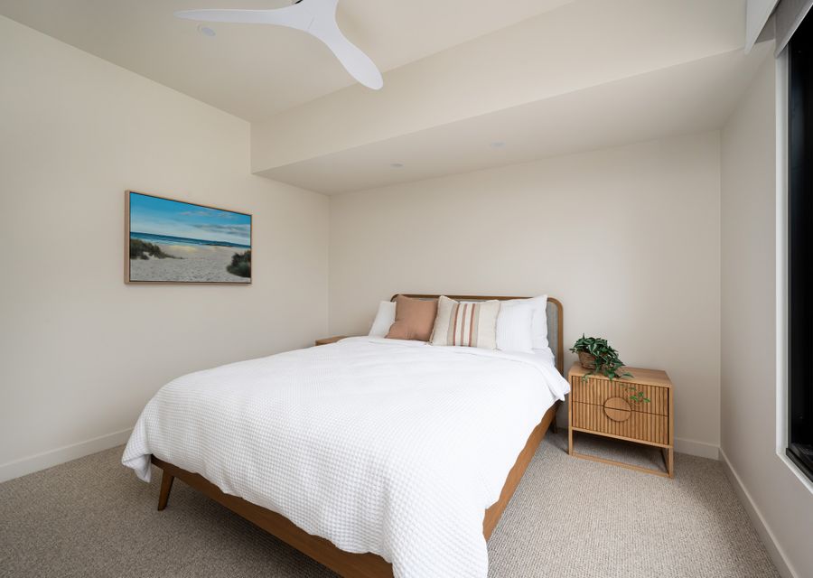 Queen bedroom 1