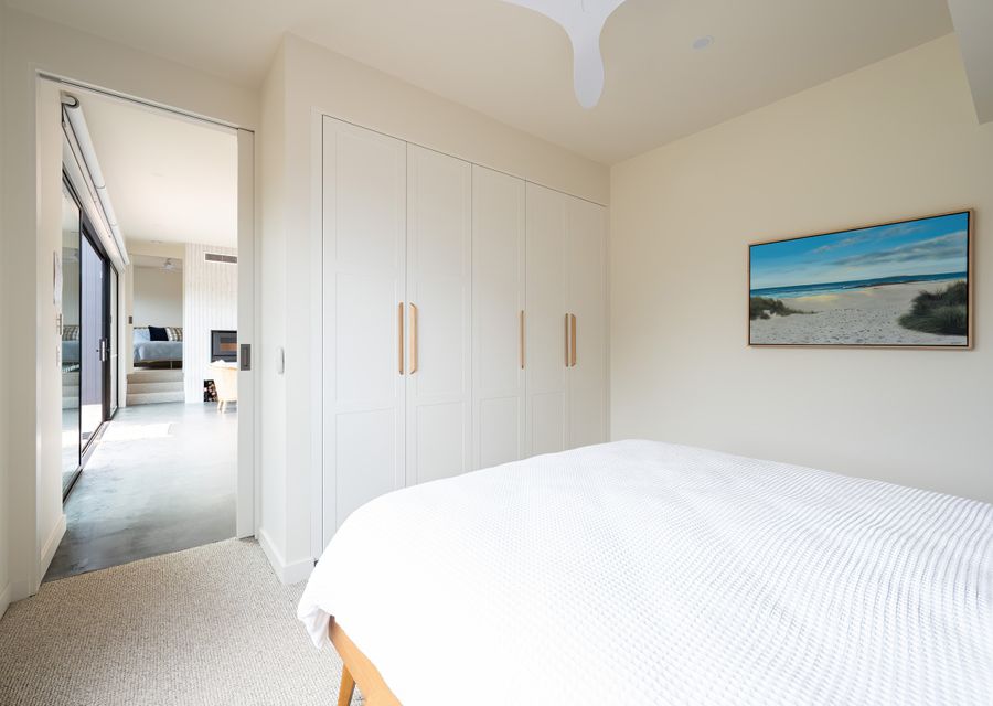 Queen bedroom 1 off living