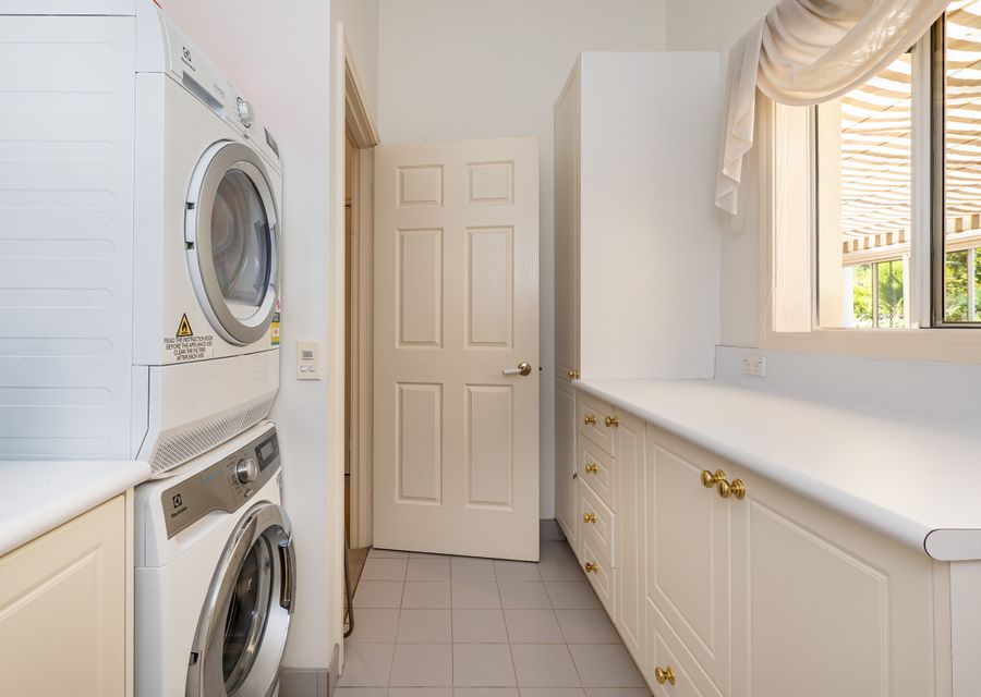 Laundry with washing machine and dryer 