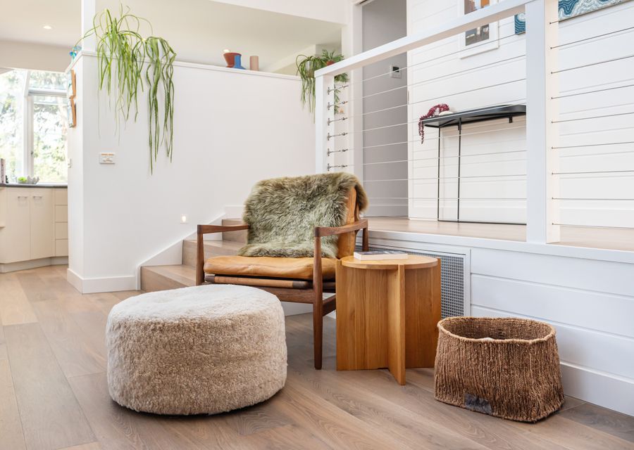 Lounge details