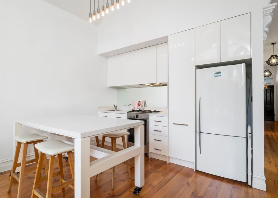 Kitchen with moveable breakfast bar/ prep bench with seating for 4