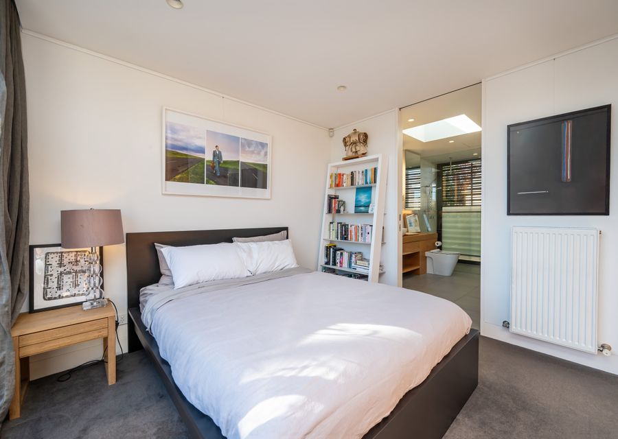 Bedroom with queensize bed