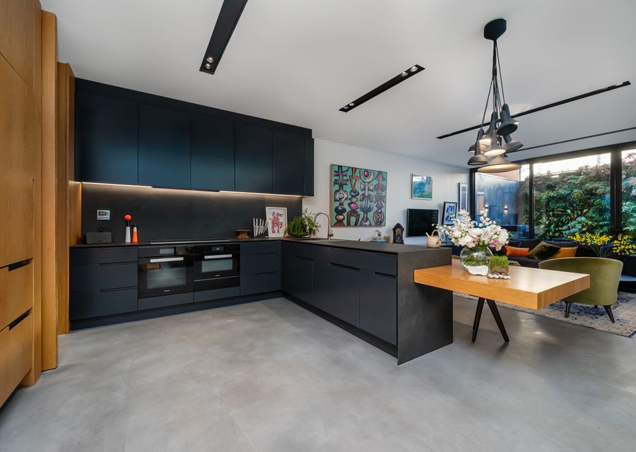 Well equipped kitchen