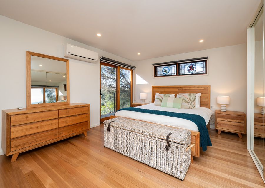 Primary suite with ensuite, king bed and air conditioning 