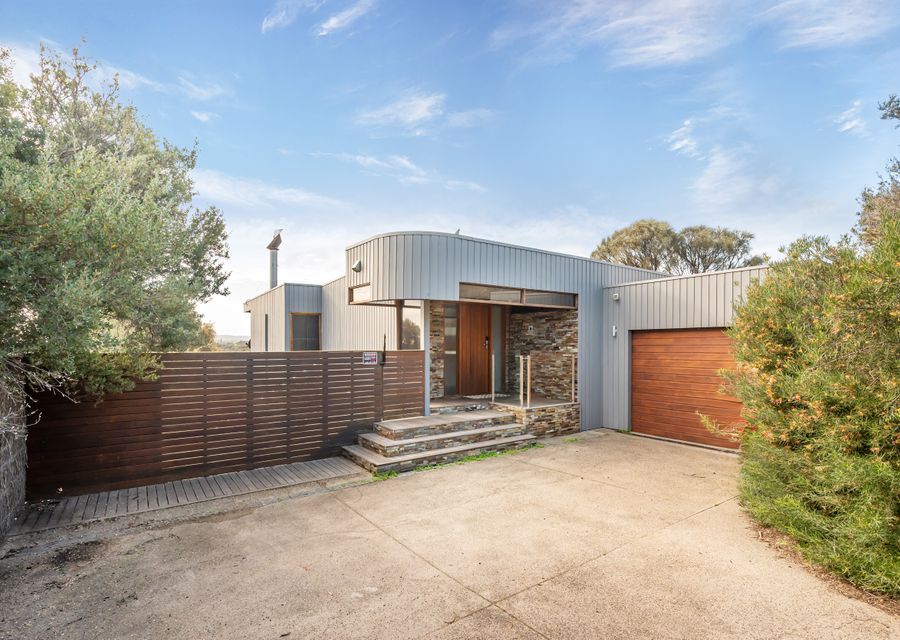 Front facade and garage 