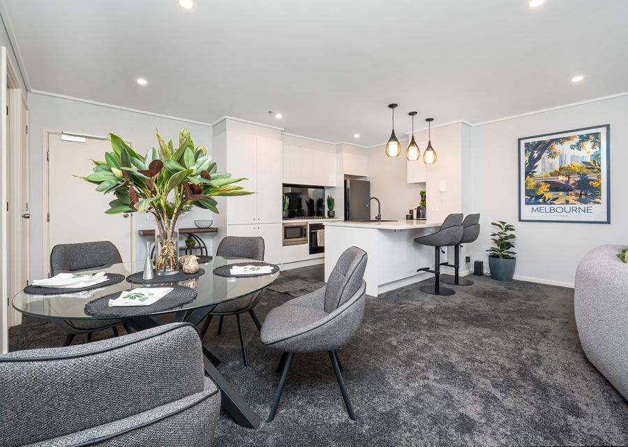 Dining with seating for 4