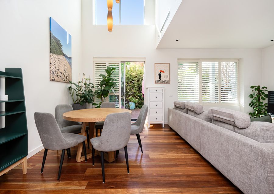 Dining space for 4 