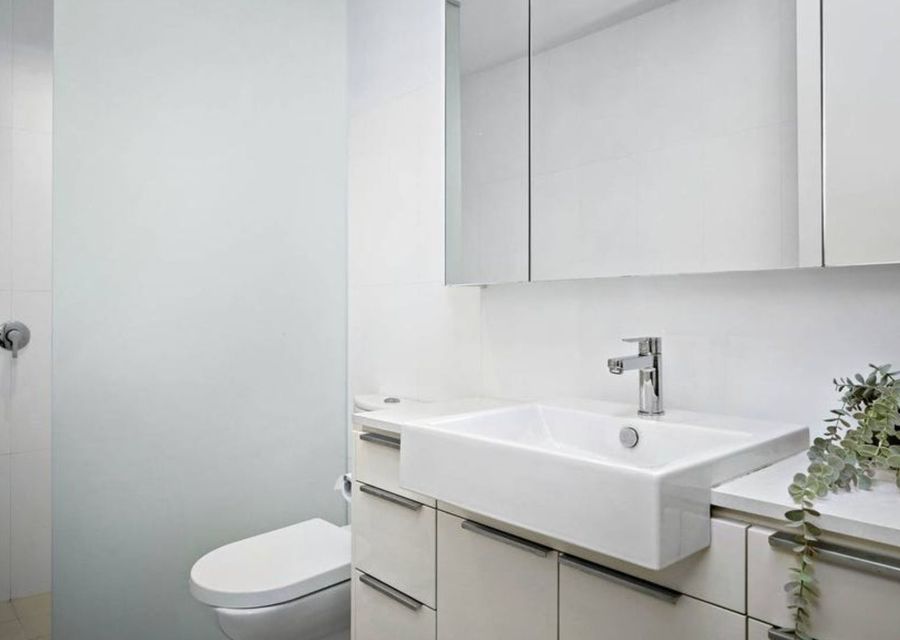 Two bathrooms 