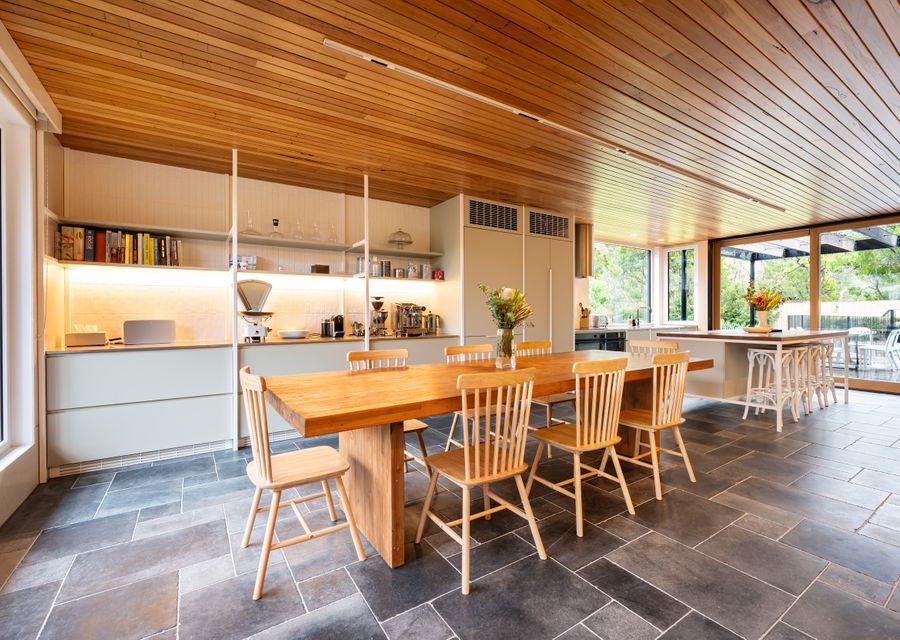Stunning fully equipped kitchen and dining for 8 