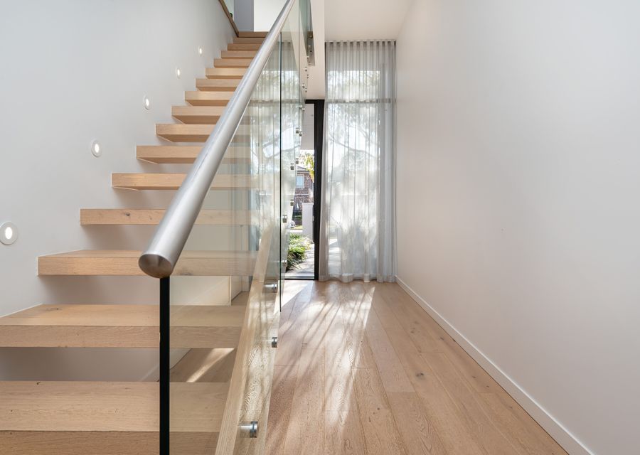 Entrance hallway with stairs leading up to the 1st floor