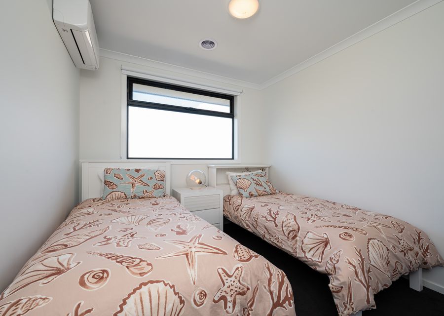 Twin bedroom