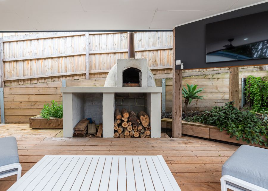 Fabulous outdoor entertaining area with Pizza oven, dining and TV