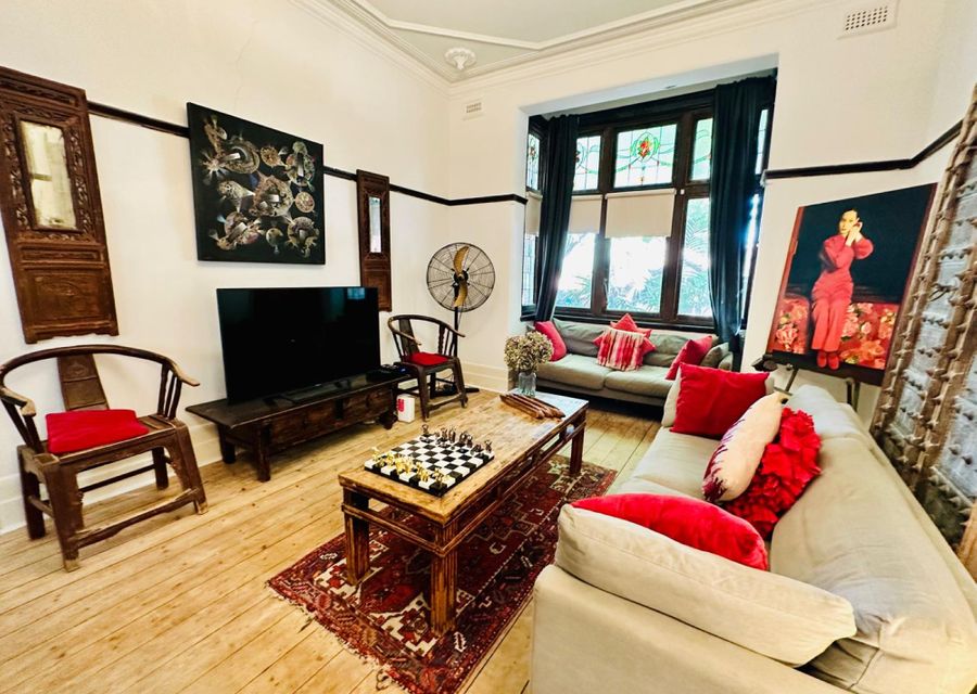 Elwood Eclectic Gem Walk to St Kilda beach  – Flexible Home offering 4 or 6 Bedrooms. Contact us Now for Pricing on Request